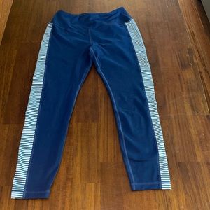Vineyard Vines ladies performance pants. Small. Navy blue with stripe accents